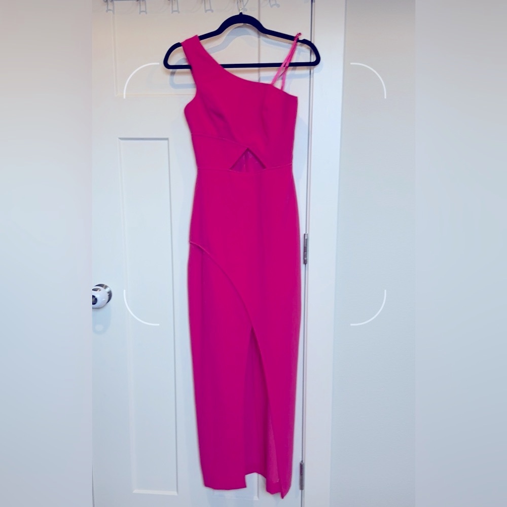 NWOT BGBG BCBG Maxazaria Kauri Begonia One Shoulder Crepe Evening Dress.